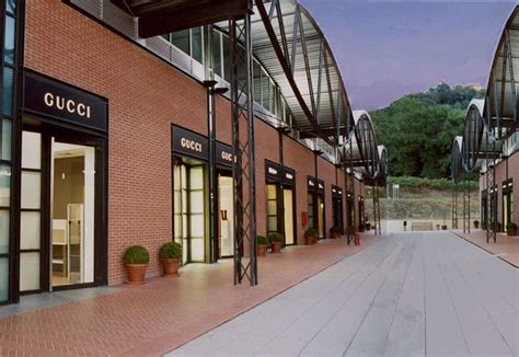 outlet prada incisa valdarno